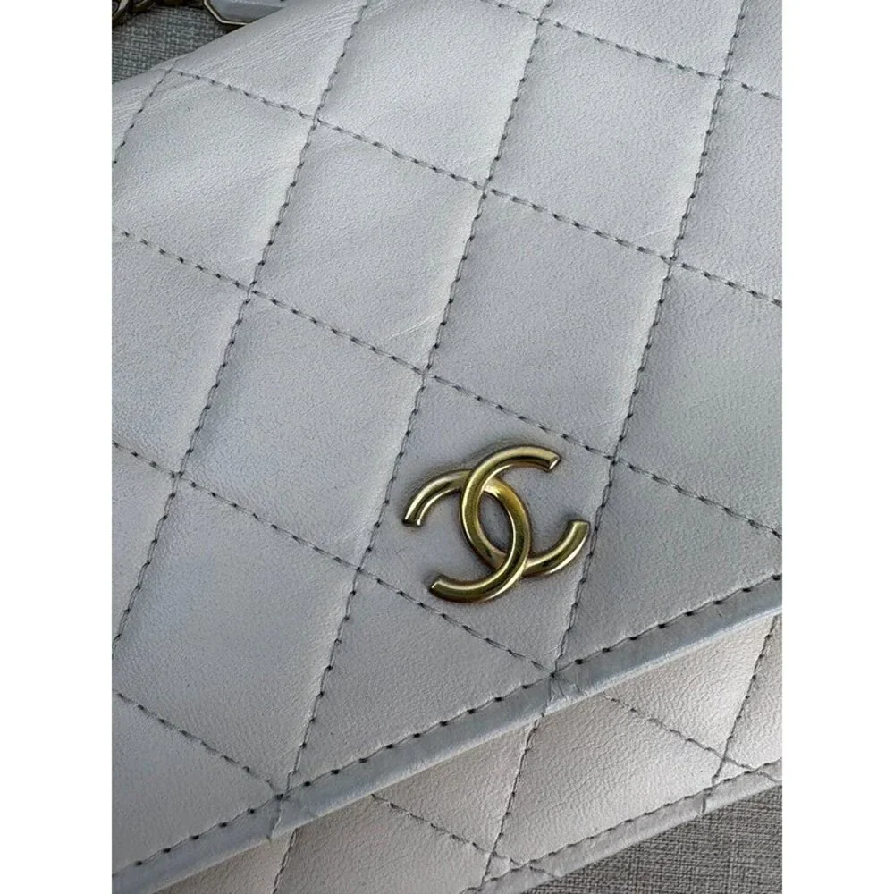 CHANEL final lock